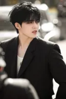 [Seungcheol] Giữa Ánh Đèn Và Đường Nét