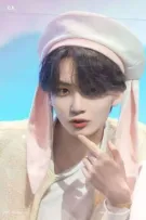 text; 𝒄𝒉𝒆𝒐𝒍𝒉𝒂𝒏 • kiss me more?
