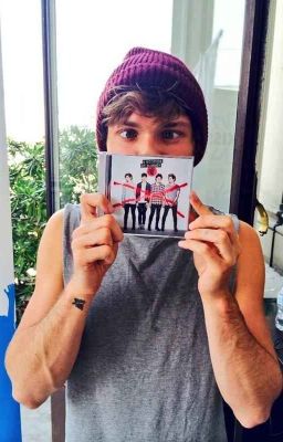 Broken Pieces  {Ashton Irwin Fanfic}