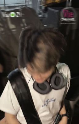 [ caprhy ]  Người đến sau không có quyền đau