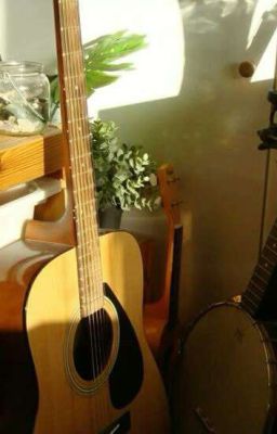 dd; guitar và matcha latte