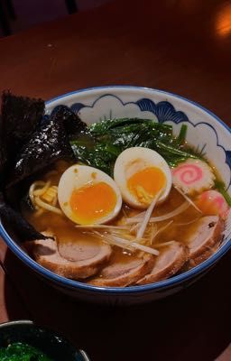 exsh - ăn ramen vào lúc hai giờ sáng.