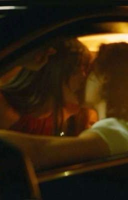 Mùi Rượu Trên Vai Áo