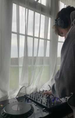 Nhật ký tình yêu với chàng DJ