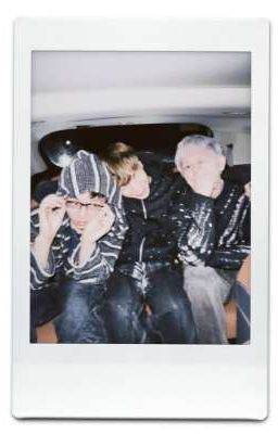 tbg | giành nhau đi, đánh đá đi