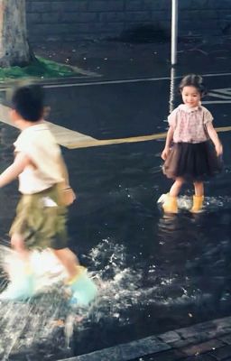 THẾ THÂN CÂM VÀ CHÀNG TRAI CHÂN THỌT